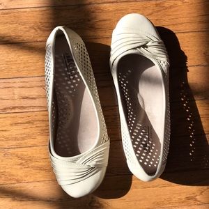 Cute off white flats